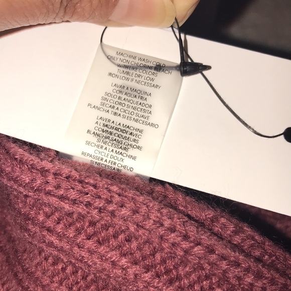 Calvin Klein terra beanie hat with faux fur Pom New - Picture 7 of 7